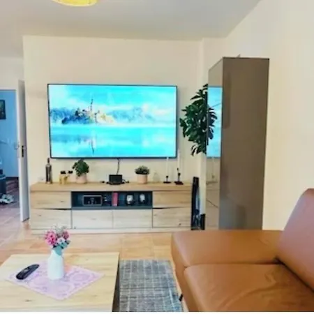Zwischen See,wald Und Semesterbostad *